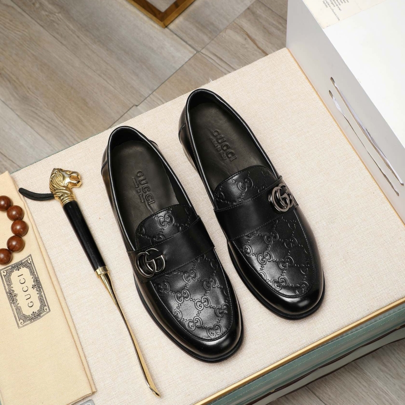 G*u*i leather shoes